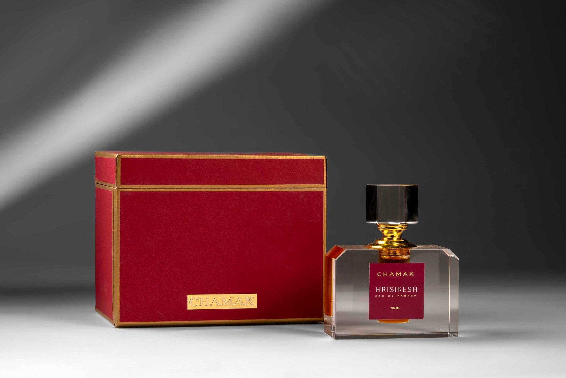 Chamak Oud Attar – Bold, Luxurious & Magnetic
